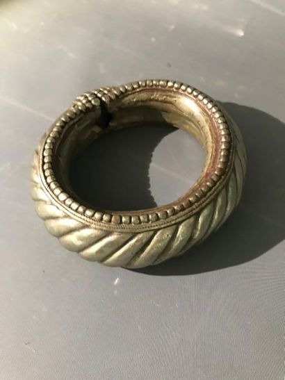 Bracelet esclave en alliage de métaux à motif...