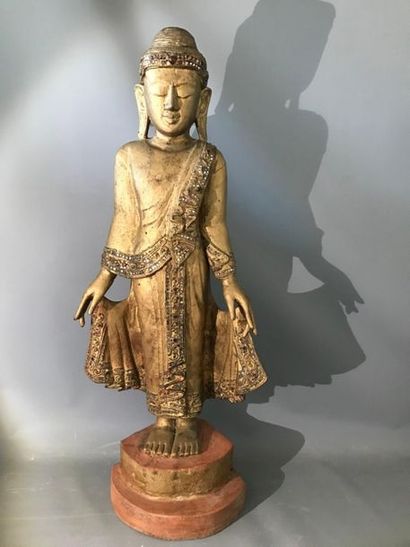 Buddha en bois doré, décor à inscrustations...