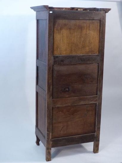 Petit homme debout. Epoque Louis XV. Dimensions:...