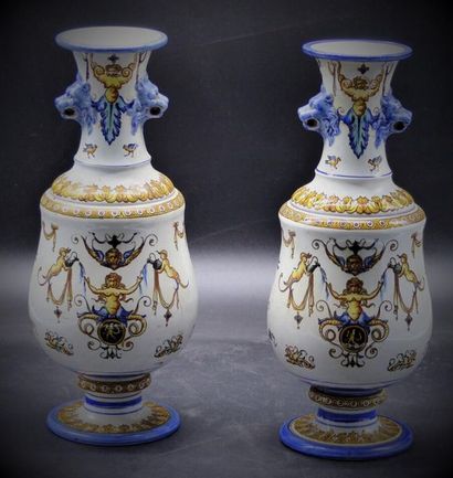 GIEN. Paire de vases carafe en faïence à...