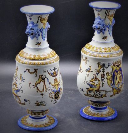 GIEN. Paire de vases carafe en faïence à...