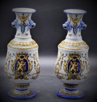 GIEN. Paire de vases carafe en faïence à...