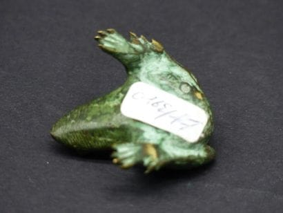 Petite grenouille en bronze. 3x5x4cm
Petite...
