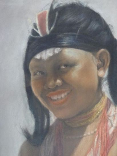 Ecole orientaliste. Femme en buste. Pastel....
