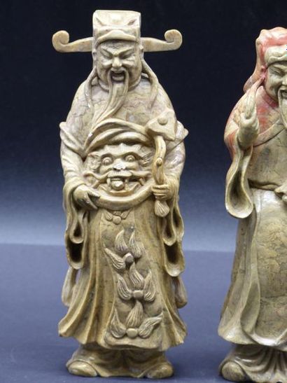 CHINE. Suite de trois dignitaires pierre...