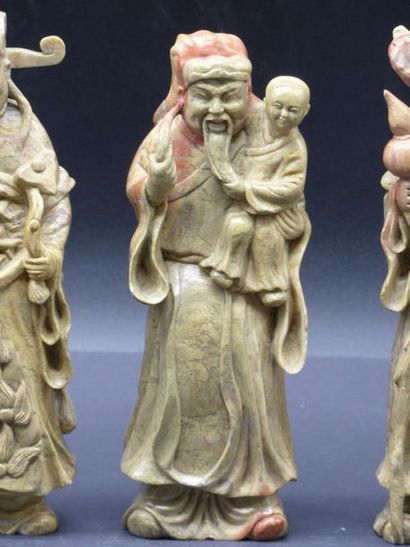 CHINE. Suite de trois dignitaires pierre...
