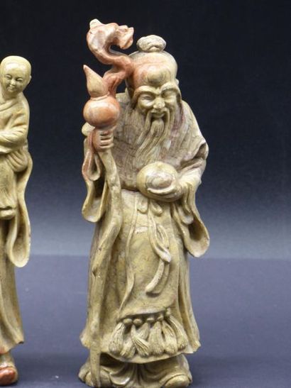 CHINE. Suite de trois dignitaires pierre...