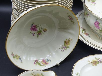 Bernardaud à Limoges. Partie de service en...