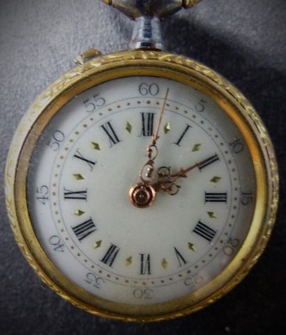 Montre de col en or guilloché et métal. Revers...