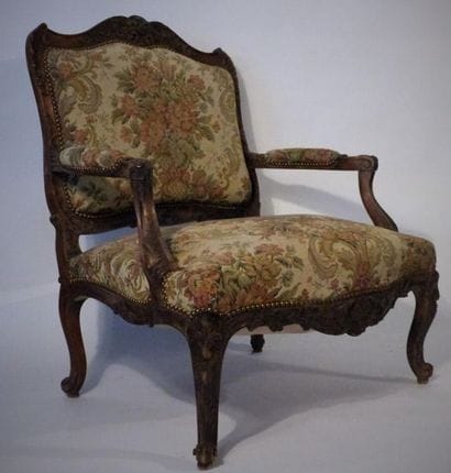 PAIRE DE FAUTEUILS A LA REINE
Paire de fauteuils...