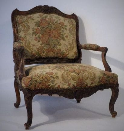 PAIRE DE FAUTEUILS A LA REINE
Paire de fauteuils...