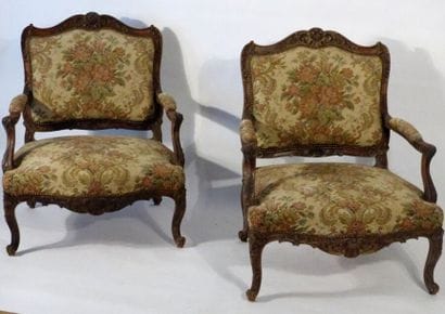 PAIRE DE FAUTEUILS A LA REINE
Paire de fauteuils...