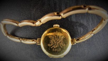 Montre de dame en or 15 carats. poids brut...