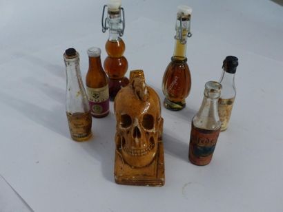 Environ 60 mignonnettes alcool divers. 
Réunion...