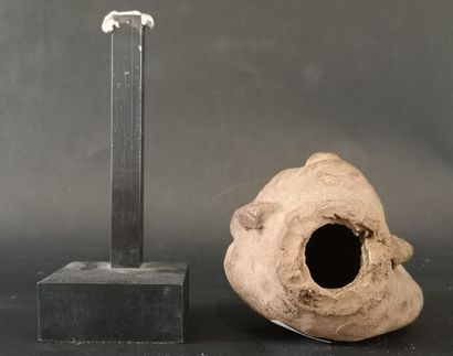 Tête de divinité en terre cuite
Asie, tête...