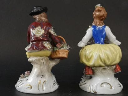 Paire de sujet en porcelaine polychrome,...