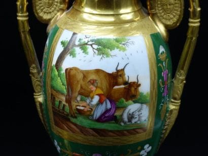Paire de vases en porcelaine de Paris, 
PARIS....
