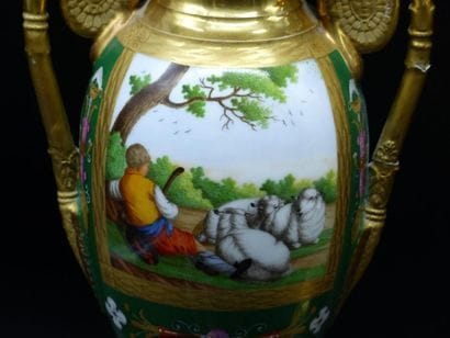 Paire de vases en porcelaine de Paris, 
PARIS....
