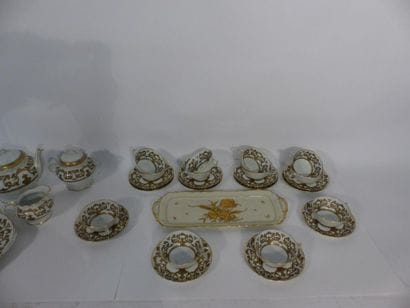BERNARDAUD à LIMOGES. Partie de service 
Bernardaud...