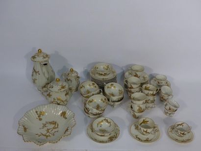 BERNARDAUD à LIMOGES. Partie de service 
LIMOGES,...