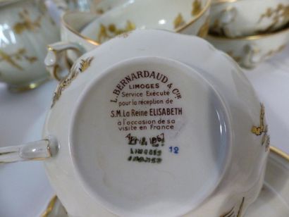 BERNARDAUD à LIMOGES. Partie de service 
LIMOGES,...