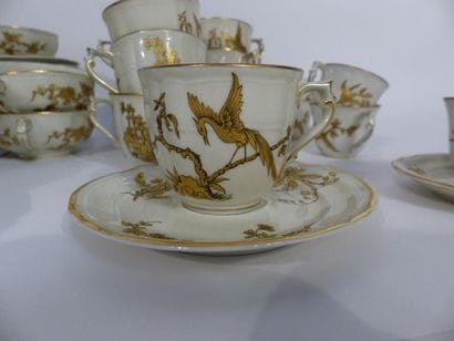 BERNARDAUD à LIMOGES. Partie de service 
LIMOGES,...