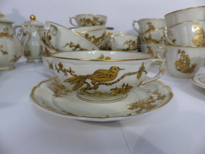 BERNARDAUD à LIMOGES. Partie de service 
LIMOGES,...