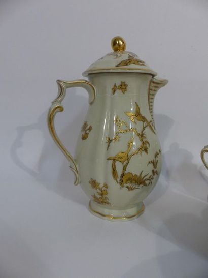 BERNARDAUD à LIMOGES. Partie de service 
LIMOGES,...