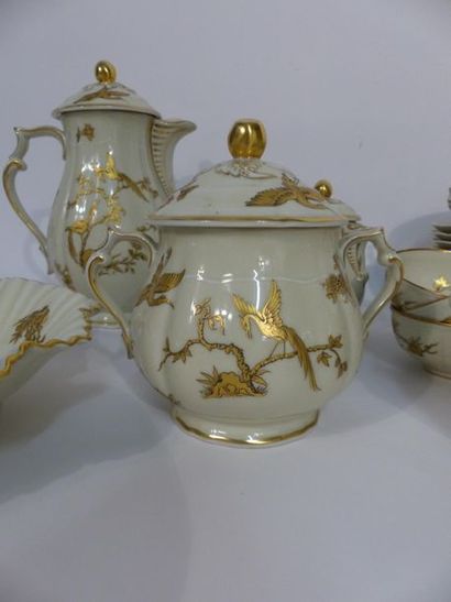 BERNARDAUD à LIMOGES. Partie de service 
LIMOGES,...