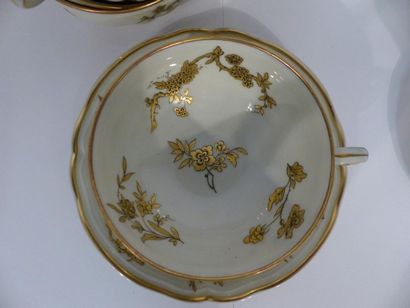 BERNARDAUD à LIMOGES. Partie de service 
LIMOGES,...