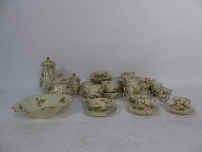 BERNARDAUD à LIMOGES. Partie de service 
LIMOGES,...