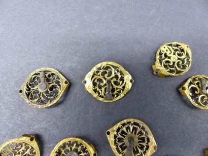 13 roues de montres. 
Réunion de13 coqs de...