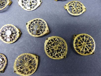 13 roues de montres. 
Réunion de13 coqs de...
