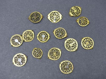 13 roues de montres. 
Réunion de13 coqs de...