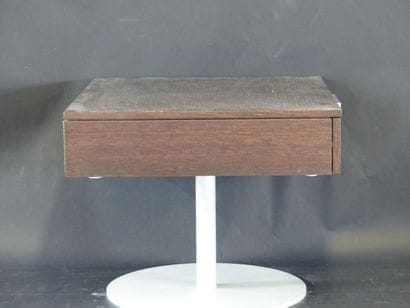 Table de nuit moderne en bois et métal reposant...