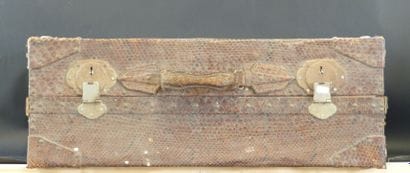 Grande valise en lézard, circa 1930. Dimensions:...