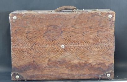Grande valise en lézard, circa 1930. Dimensions:...