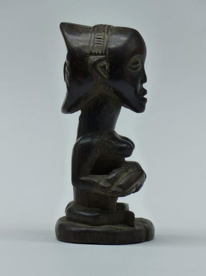 Statue bois Afrique femme maternité 
Afrique....