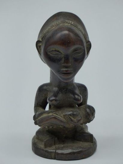 Statue bois Afrique femme maternité 
Afrique....