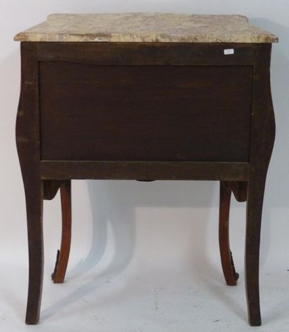 Commode en bois marqueté style Louis XV
Commode...