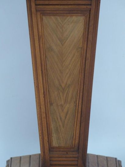Sellette en bois sculpté et marbre
Dans le...