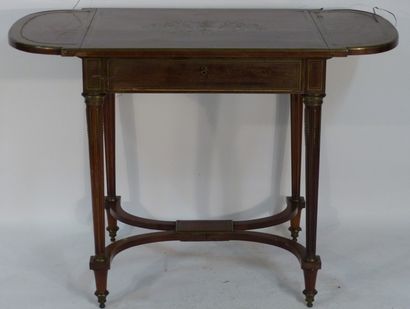 Table à volets latéraux en bois et incrustations...