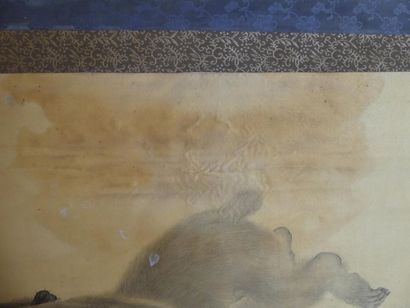 Kakemono à motif de singes combattant, 
JAPON....