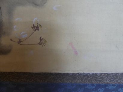 Kakemono à motif de singes combattant, 
JAPON....