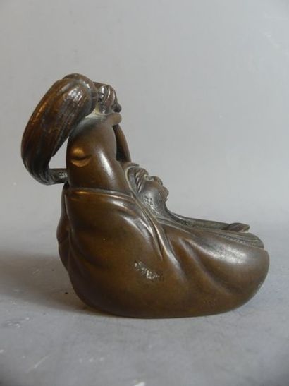 Bronze à patine brune représentant Daruma
JAPON....