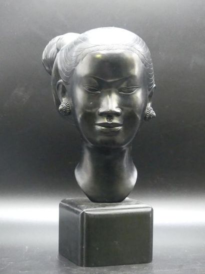 THANH LE N GUYEN (1919-2003) Tête de jeune...