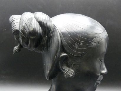 THANH LE N GUYEN (1919-2003) Tête de jeune...