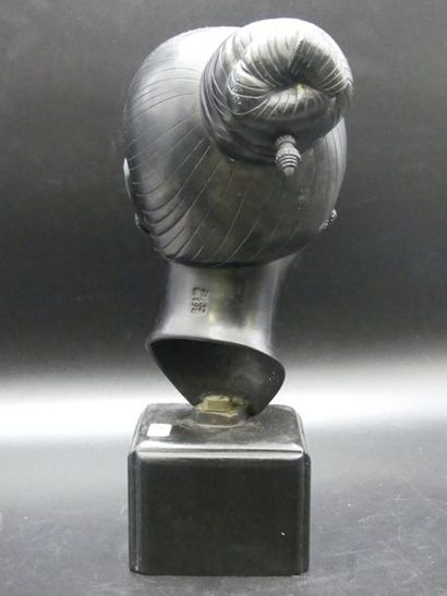 THANH LE N GUYEN (1919-2003) Tête de jeune...