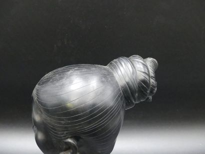 THANH LE N GUYEN (1919-2003) Tête de jeune...