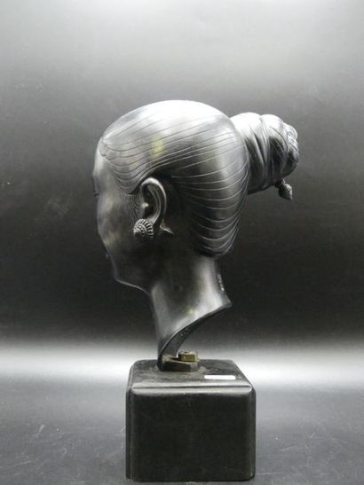THANH LE N GUYEN (1919-2003) Tête de jeune...